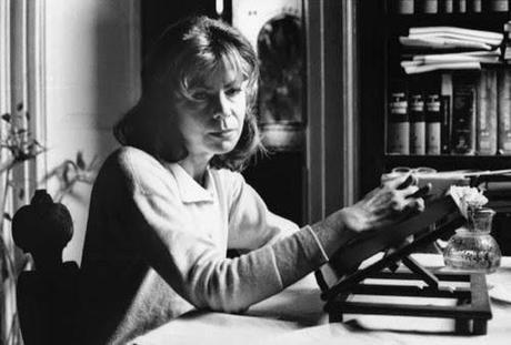 Antonella Anedda: Corría hacia un refugio, se protegía la cabeza: