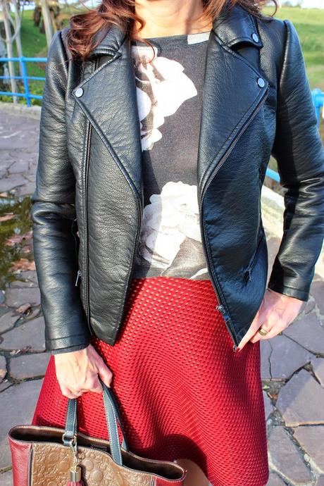 MIS LOOKS - FALDA VUELO GRANATE