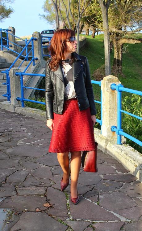 MIS LOOKS - FALDA VUELO GRANATE