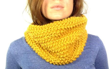 Cuello de lana tejido en telar