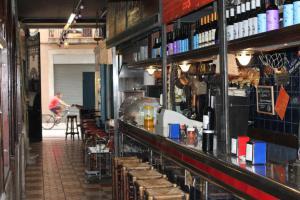 Bar Pasajes.- Vagones de una vida