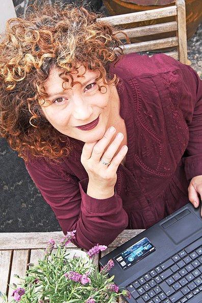 Reseña - Un Millar de Flores, Lis Haley