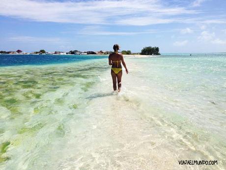Un puente natural de arena une ambos cayos