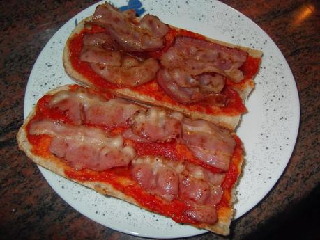 PANINIS DE BACON Y QUESO