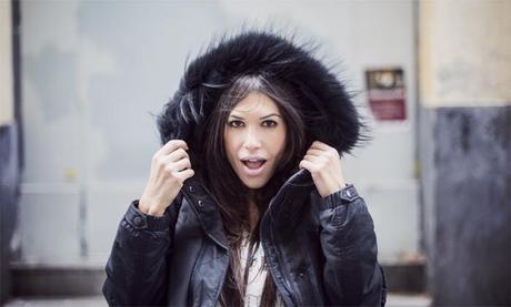 street style barbara crespo the corner rainy day parka rain boots black fashion blogger outfit blog de moda