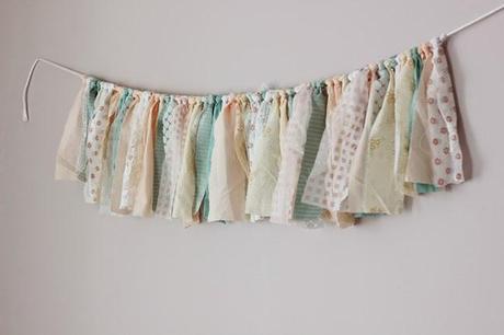 Una habitación de bebé delicada y con toques en Dorado!