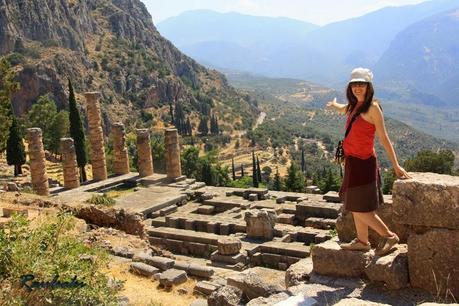 TEMPLO DE APOLO Y ORACULO DE DELFOS TEMPLO DE APOLO Y ORACULO DE DELFOS