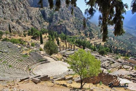 TEMPLO DE APOLO Y ORACULO DE DELFOS TEMPLO DE APOLO Y ORACULO DE DELFOS