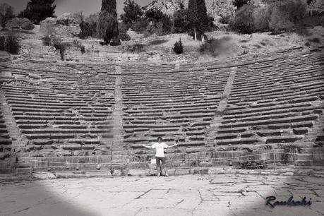 TEMPLO DE APOLO Y ORACULO DE DELFOS TEMPLO DE APOLO Y ORACULO DE DELFOS