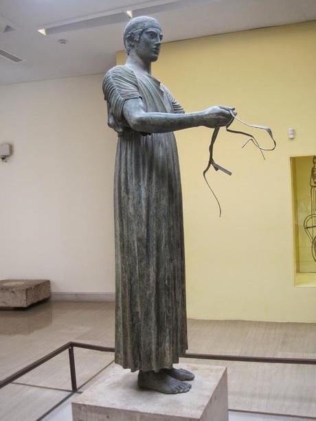 TEMPLO DE APOLO Y ORACULO DE DELFOS TEMPLO DE APOLO Y ORACULO DE DELFOS