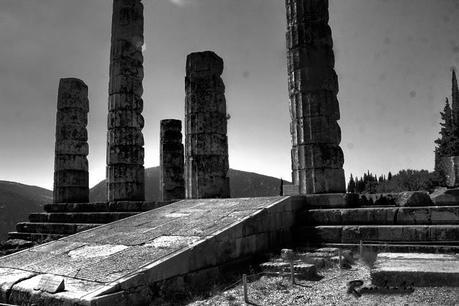 TEMPLO DE APOLO Y ORACULO DE DELFOS