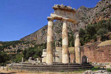 TEMPLO DE APOLO Y ORACULO DE DELFOS