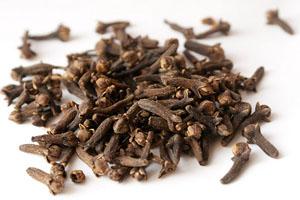 Clavo y sal para los dolores de muelas