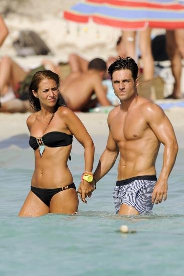 SI NO QUIERES VERTE ASI..... ENTONCES NO LEAS ESTE ARTICULO... Paula Echevarría y David Bustamante, una pareja muy en forma