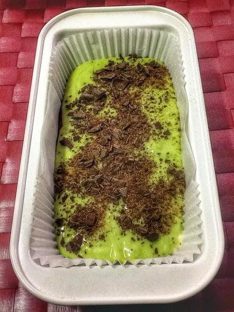 BROWNIE CON QUESO Y AGUACATE