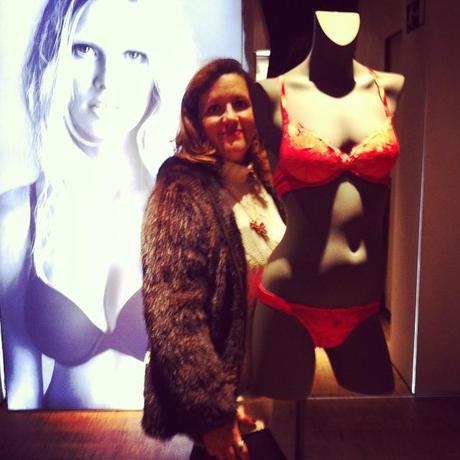 María de aloastyle rendida ante el chic de #CalvinKleinUnderwear con estiismo de @GornesyOsorio #Opening #CalvinKleinJeans