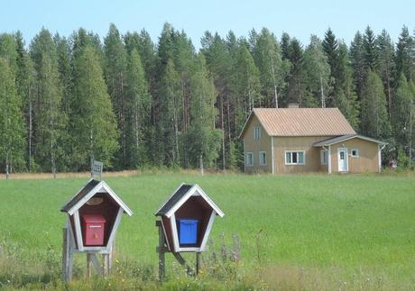 Característicos buzones en las zonas rurales