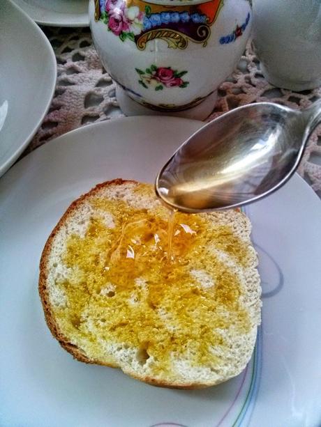 Pan de Molde a la Miel  y Tostadas con Aceite de Oliva Virgen y Miel