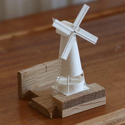 Pasea por una ciudad de papel Molino de papel en movimiento elaborado por Charles Young