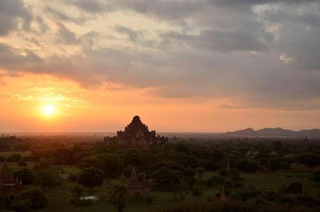 Amaneciendo en Bagán