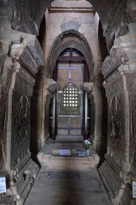 Bajorelieves de un templo de Bagán