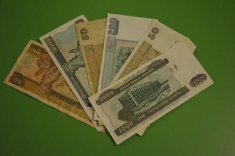 Billetes de Kyats de 50, 200 y 100