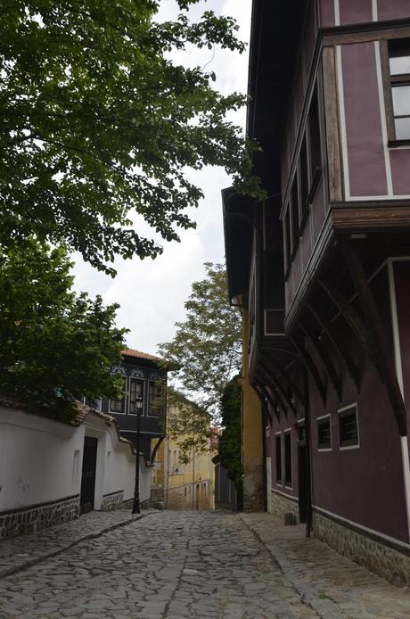 Acogedora calle de la ciudad vieja de Plovdiv