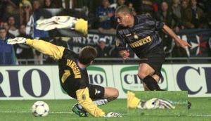 Marchegiani vs Ronaldo