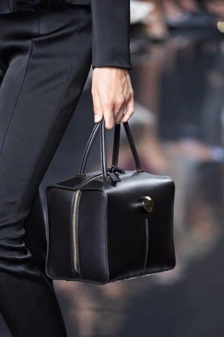 San Viernes en black