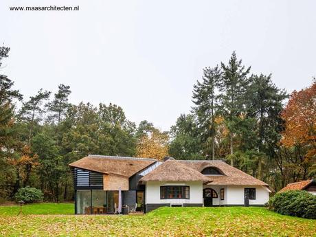 Casa de campo tradicional holandesa con ampliación moderna