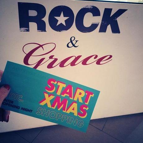 Foto: Primera parada! #RockandGrace en VALENCIA SHOPENING NIGHT #shopeningnight #valencia Rock & Grace