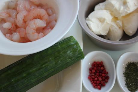 Rulos de Pepino con Queso Crema y Gambas.