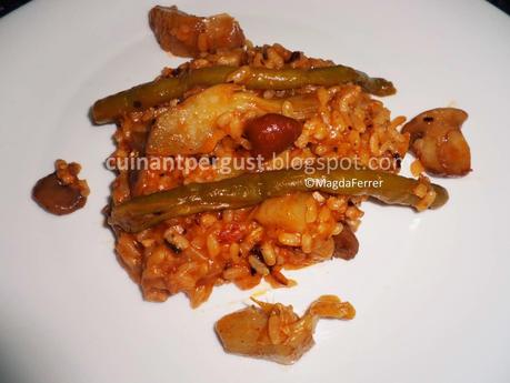Arroz con setas, alcachofas y espárragos trigueros