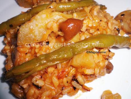 Arroz con setas, alcachofas y espárragos trigueros