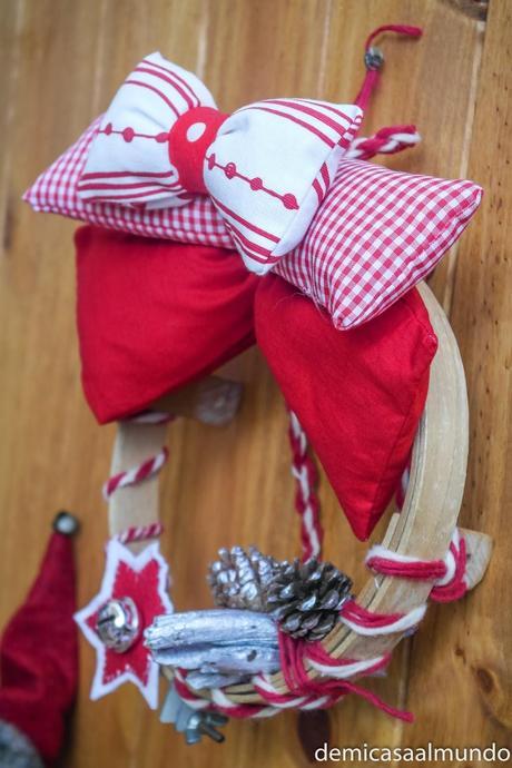 DIY: Cómo hacer una corona de Navidad con un bastidor