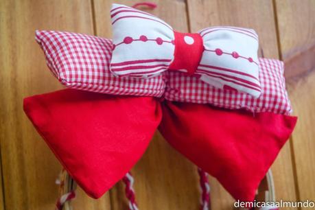 DIY: Cómo hacer una corona de Navidad con un bastidor