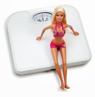 Una muñeca Barbie de Mattel incitaba a no comer para adelgazar.