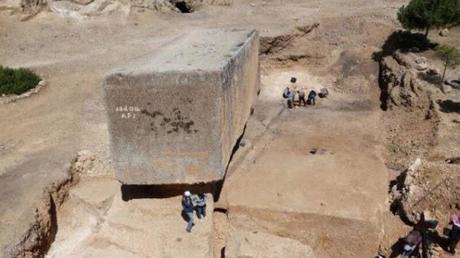 DESCUBREN EL BLOQUE DE PIEDRA MAS ANTIGUO Y GRANDE DEL MUNDO