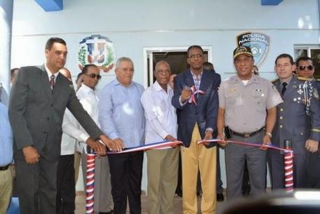 Comisión Presidencial inaugura tres nuevos edificios de Policía.