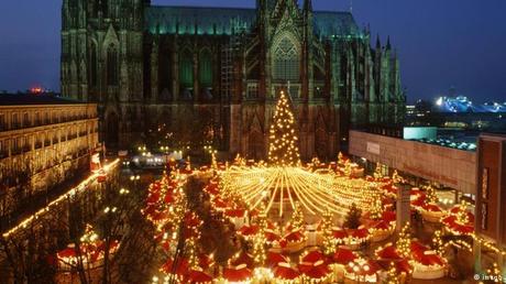 El mercadillo navideño a los pies de la Catedral de Colonia. 