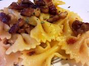 Mariposas salchicha panceta Farfalle salsiccia pancetta