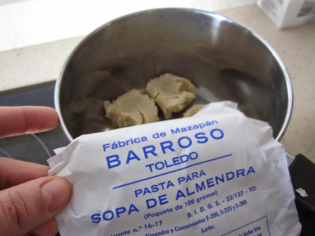 SOPA DE ALMENDRAS CON PASTA DE ALMENDRAS DE MAZAPANES BARROSO