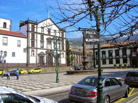 Plaza Municipal, Plaça do Municipio, Funchal, Madeira, Portugal, La vuelta al mundo de Asun y Ricardo, round the world, mundoporlibre.com