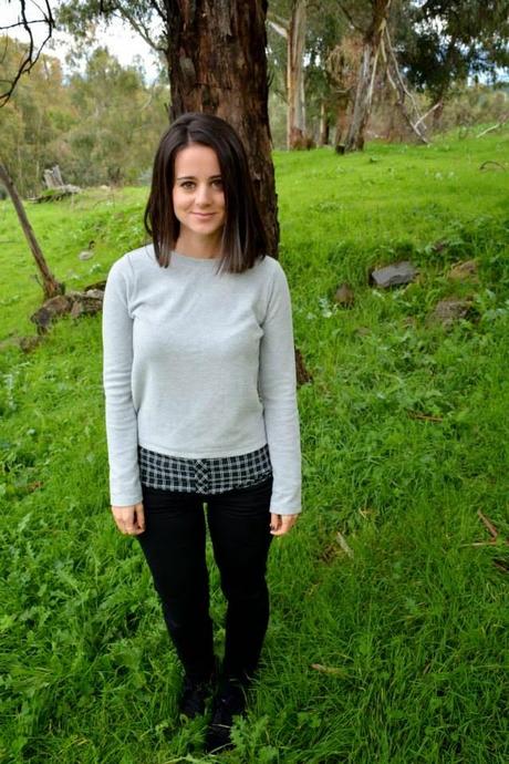 Jersey gris con camisa negra cuadros de Stradivarius