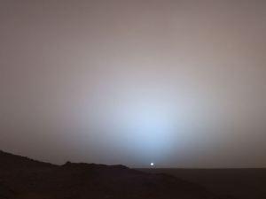 puesta de sol desde superficie Marte