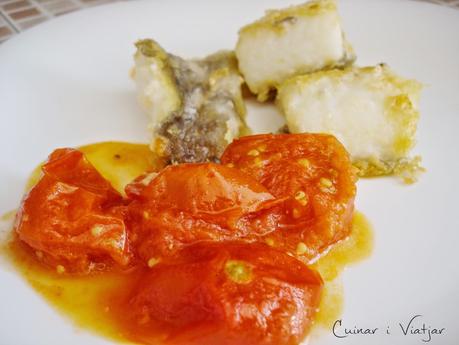 Bacalao rebozado con tomates