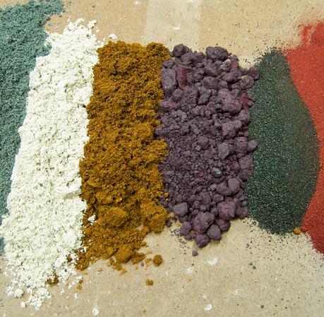 Minas de Riotinto y Nerva: geología desnuda, emporio tartésico de plata entre dehesas verdes.