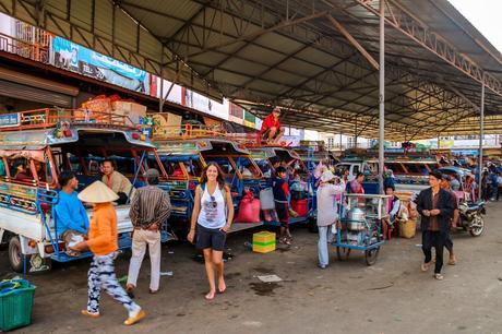 Una de las estaciones de buses de Pakse