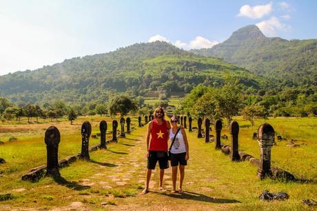 Con la solanera destruyéndonos en  Vat Phou