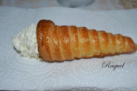 Cucuruchos de Hojaldre rellenos de Nata